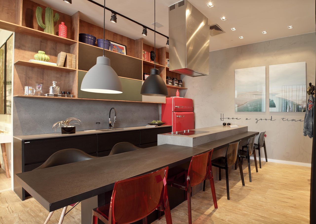 Projeto integra sala e cozinha para reunir os amigos