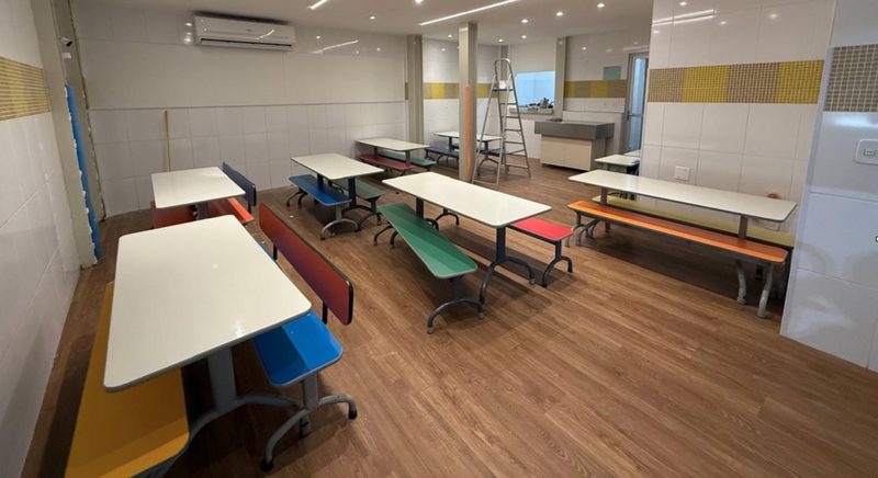 VOLTA ÀS AULAS: Piso vinílico? Presente!